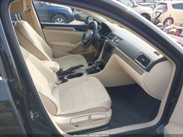2017 VOLKSWAGEN PASSAT 1VWBT7A39HC032213 Photo 4