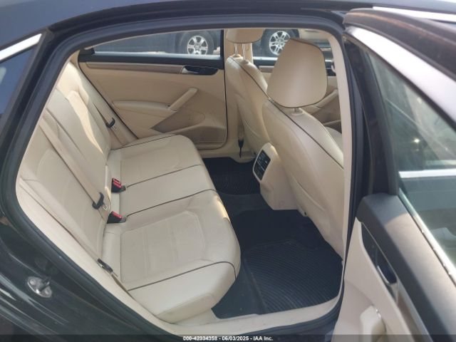 2017 VOLKSWAGEN PASSAT 1VWBT7A39HC032213 Photo 7