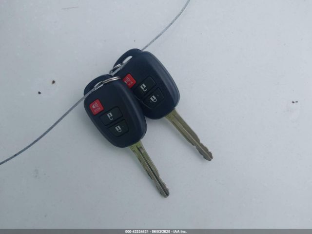JTMZFREV8JJ728725 Toyota RAV4 LE
