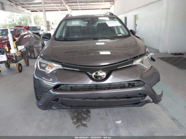 JTMZFREV8JJ728725 Toyota RAV4 LE