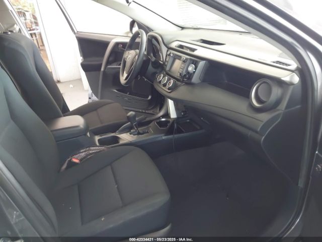 JTMZFREV8JJ728725 Toyota RAV4 LE
