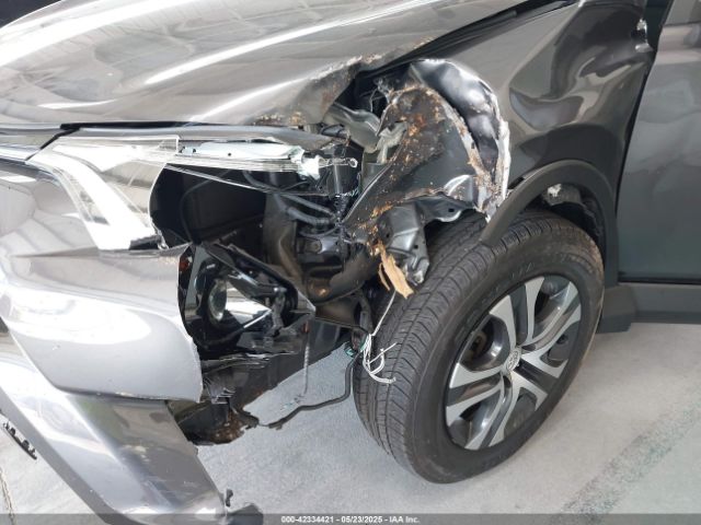 JTMZFREV8JJ728725 Toyota RAV4 LE