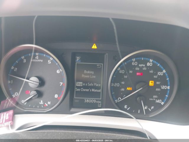 JTMZFREV8JJ728725 Toyota RAV4 LE