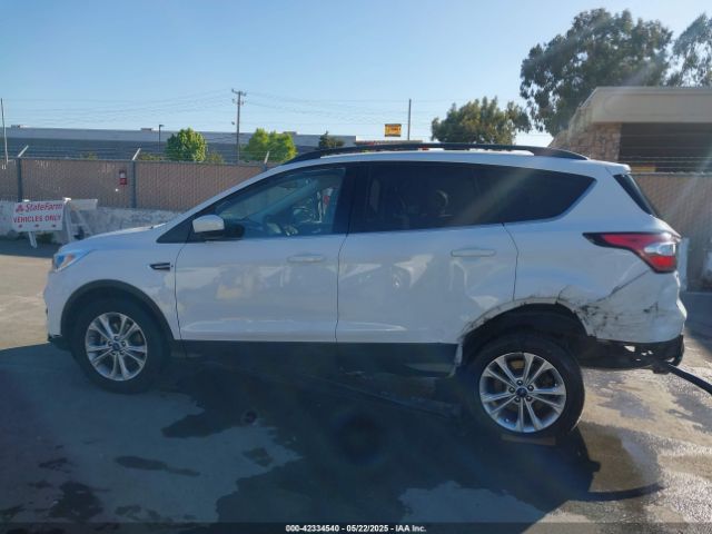 1FMCU0GD3JUC90153 Ford ESCAPE SE