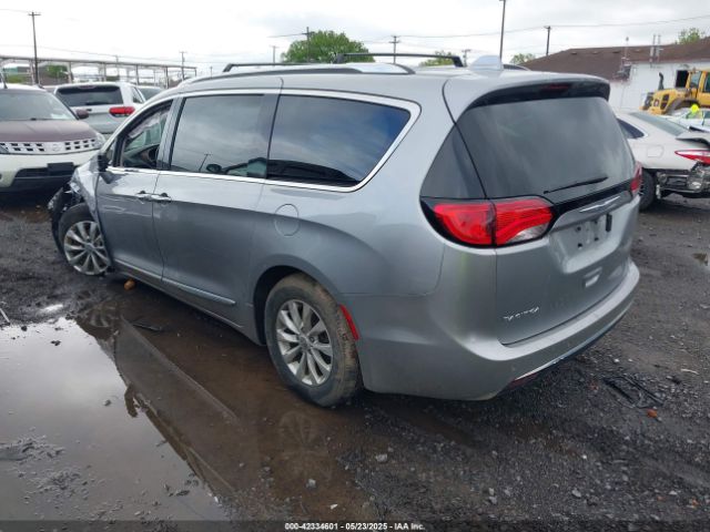 2018 CHRYSLER PACIFICA 2C4RC1BG3JR356075 Photo 2