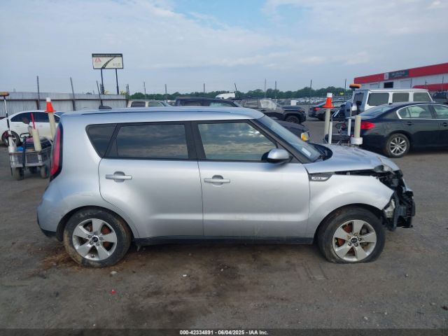KNDJN2A22H7482927 KIA Soul