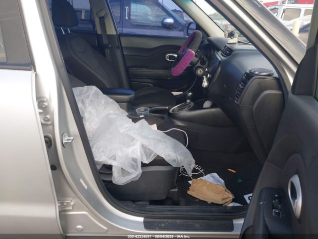 KNDJN2A22H7482927 KIA Soul