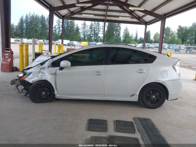 JTDKN3DUXE1739323 Toyota Prius Three
