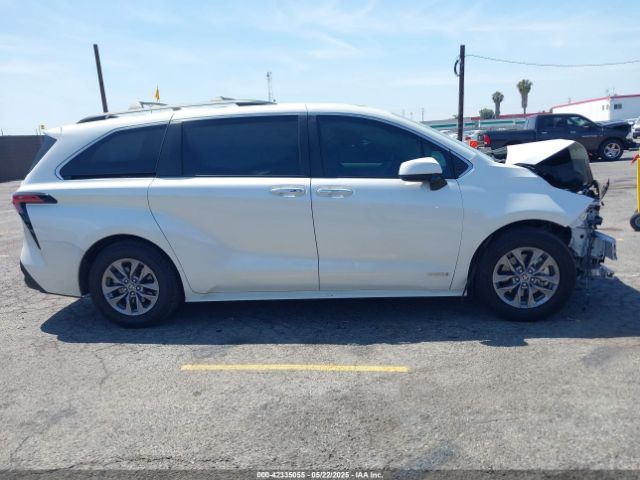 5TDJRKEC8MS032240 Toyota SIENNA XLE