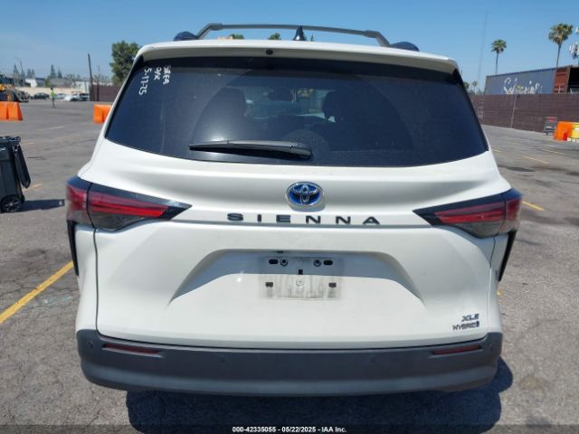 5TDJRKEC8MS032240 Toyota SIENNA XLE