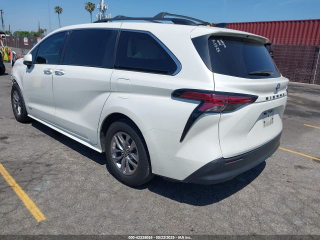5TDJRKEC8MS032240 Toyota SIENNA XLE