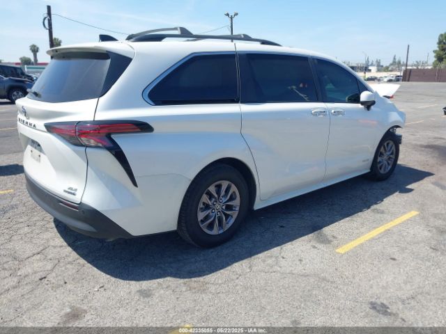 5TDJRKEC8MS032240 Toyota SIENNA XLE