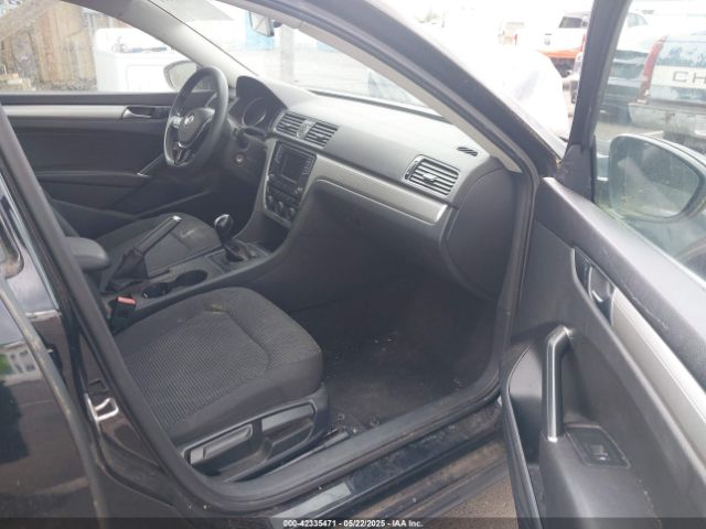 1VWAT7A39GC028396 Volkswagen Passat 1.8t S