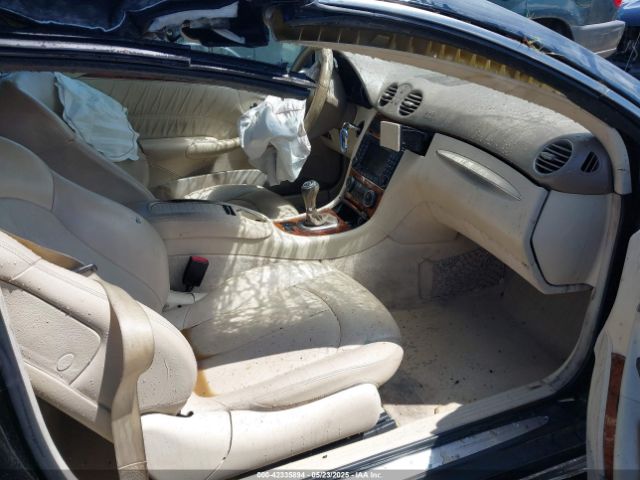 2008 MERCEDES-BENZ CLK 550 WDBTK72FX8T088579 Photo 4