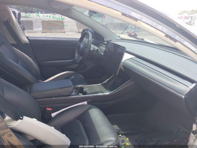 5YJ3E1EBXKF407245 Tesla 2019