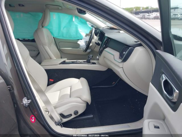 2018 VOLVO XC60 YV4102RL5J1044873 Photo 4