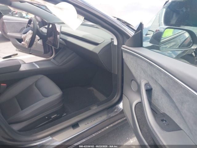 5YJ3E1EB8RF797501 Tesla 2024