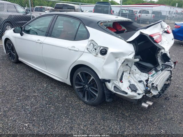 2018 TOYOTA CAMRY 4T1B61HK1JU077100 Photo 2