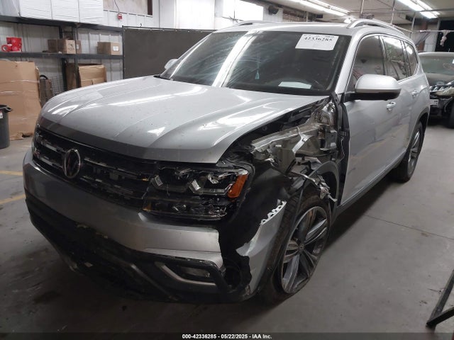 Volkswagen 2018 2018 1V2NR2CA2JC568583 Image 2