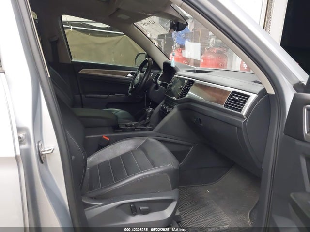 Volkswagen 2018 2018 1V2NR2CA2JC568583 Image 5