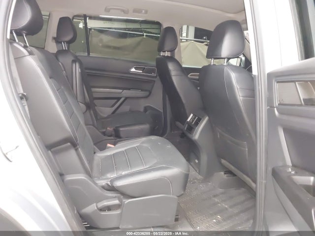 Volkswagen 2018 2018 1V2NR2CA2JC568583 Image 8