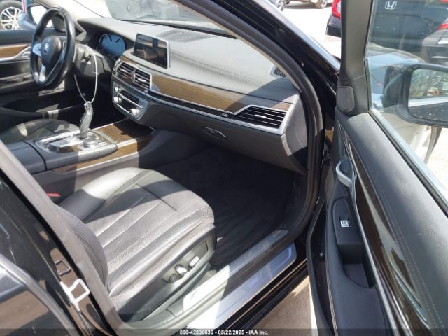 2019 BMW 740I WBA7E2C56KB216989 Photo 4