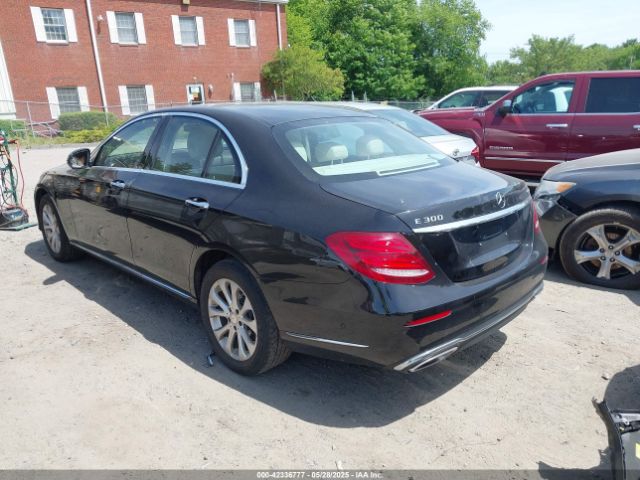 2017 MERCEDES-BENZ E 300 WDDZF4KB2HA126271 Photo 2