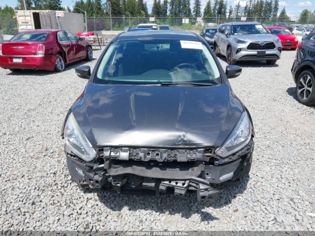 1FADP3K28JL323165 Ford FOCUS SE