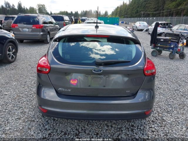 1FADP3K28JL323165 Ford FOCUS SE