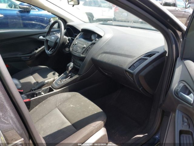 1FADP3K28JL323165 Ford FOCUS SE
