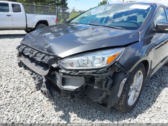 1FADP3K28JL323165 Ford FOCUS SE