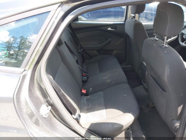 1FADP3K28JL323165 Ford FOCUS SE
