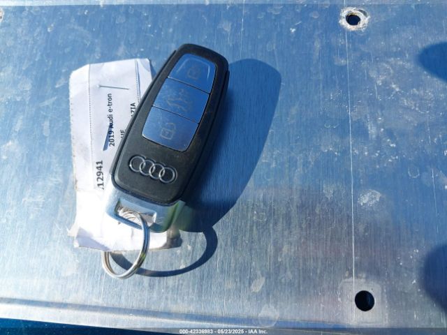 2019 AUDI E-TRON WA1VABGE0KB009718 Photo 10