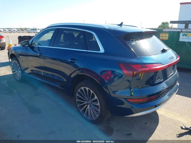 2019 AUDI E-TRON WA1VABGE0KB009718 Photo 2