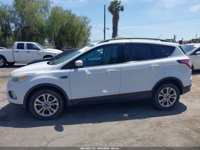 1FMCU0GD4JUA57205 Ford ESCAPE SE