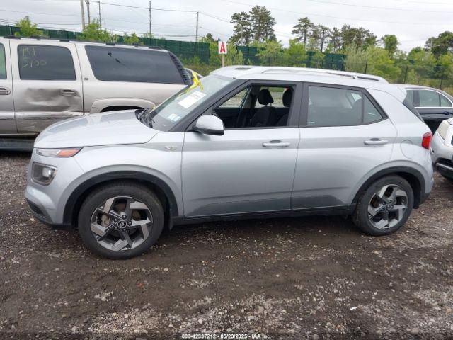 KMHRC8A3XNU188561 Hyundai Venue Sel