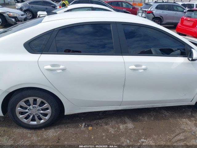 3KPF24AD9ME291379 KIA FORTE FE