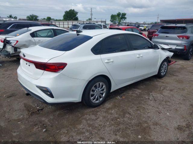 3KPF24AD9ME291379 KIA FORTE FE