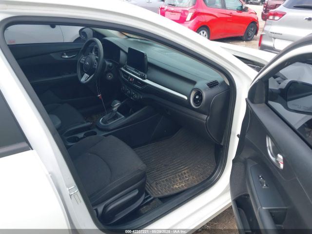 3KPF24AD9ME291379 KIA FORTE FE