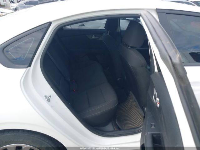 3KPF24AD9ME291379 KIA FORTE FE