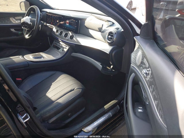 W1KZF8DB1MB001593 Mercedes-Benz m264