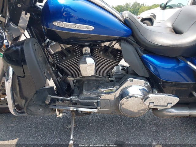 2010 HARLEY-DAVIDSON FLHTK 1HD1KEM12AB674721 Photo 8