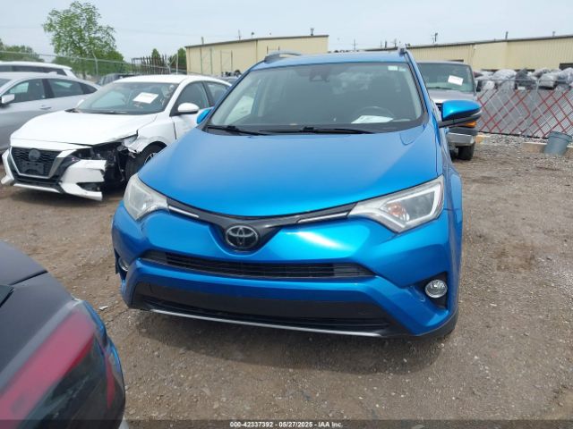 JTMRFREV2JJ206592 Toyota Rav4 Xle