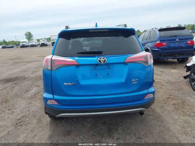 JTMRFREV2JJ206592 Toyota Rav4 Xle