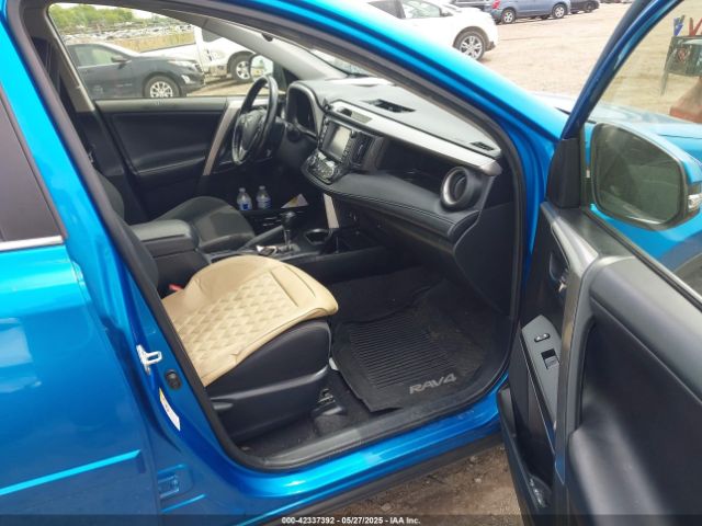 JTMRFREV2JJ206592 Toyota Rav4 Xle