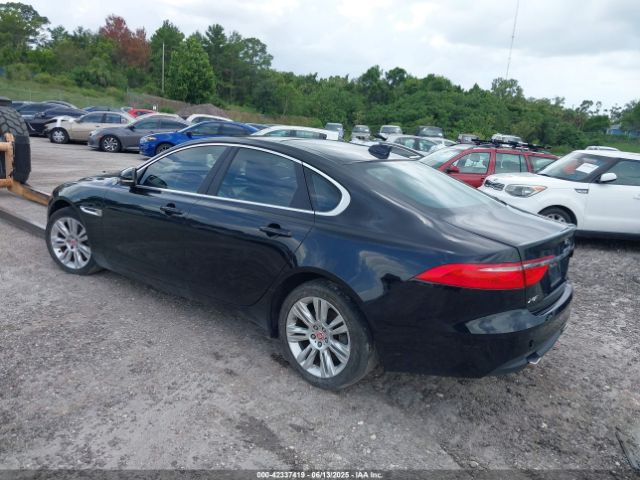 2017 JAGUAR XF SAJBR4BV5HCY26594 Photo 2