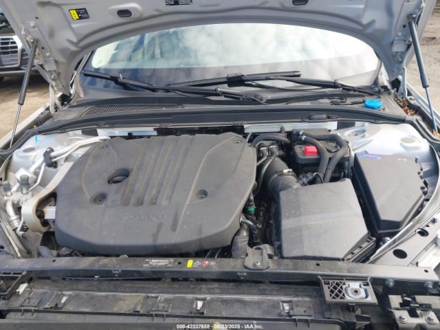 7JRL12TK0RG294377 Volvo S60 B5 Core Dark Theme