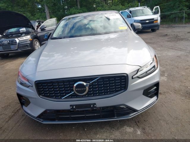 7JRL12TK0RG294377 Volvo S60 B5 Core Dark Theme