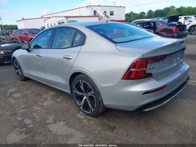 7JRL12TK0RG294377 Volvo S60 B5 Core Dark Theme