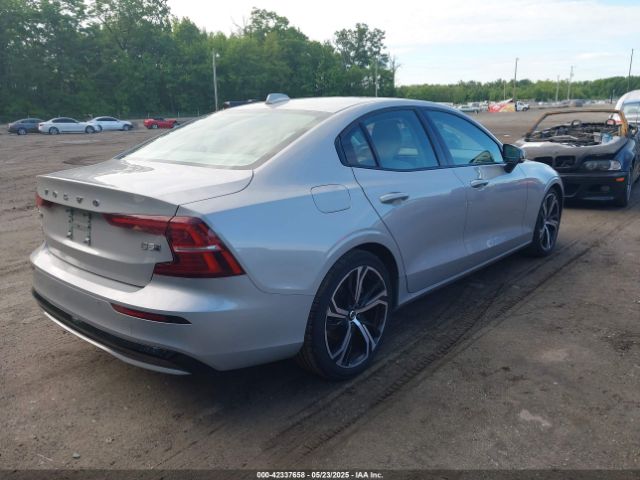 7JRL12TK0RG294377 Volvo S60 B5 Core Dark Theme